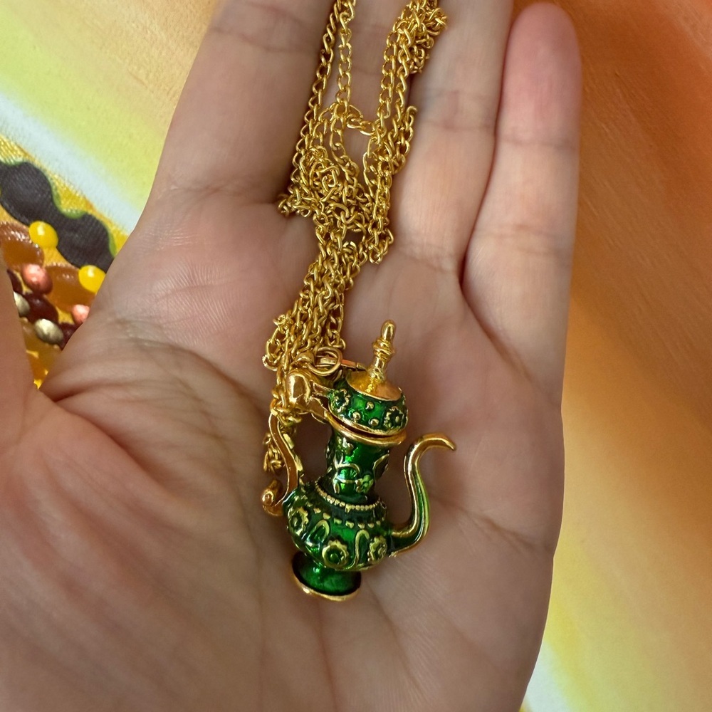 Vintage Green Teapot  – Gold Enamel Long Chain Beautiful Necklace - Picture 4 of 7
